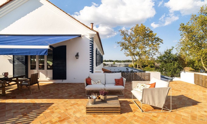 Benavente Cottage | Country house, 25 minutes from Lisbon, with terrace and spacious garden with pool