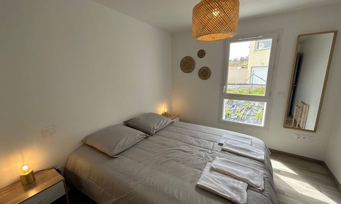 Pelleautier House | Country house 5 minutes from the lake.