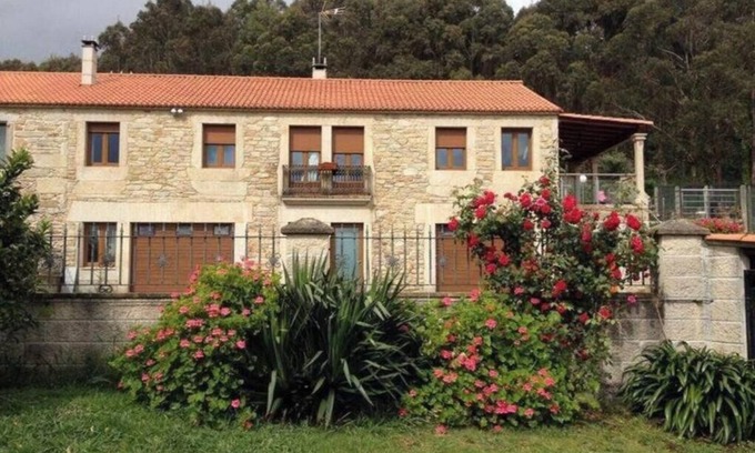 Ponteceso House | Country House 'A Casa De Lelo' with Sea View, Private Terrace and Wi-Fi