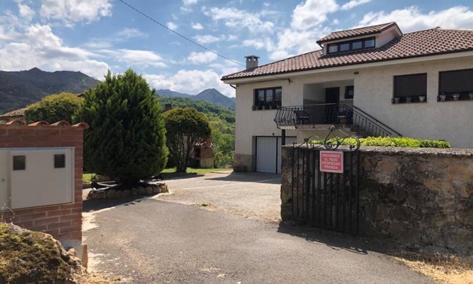 Corao House | Country House 'Apartamento 2' with Mountain View, Private Garden and Wi-Fi