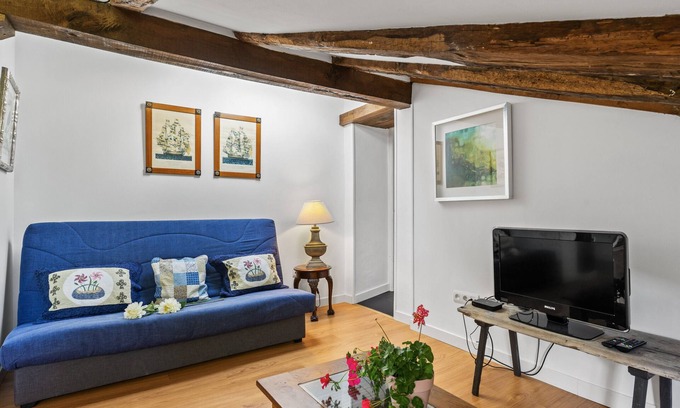 Selores House | Country House 'Apartamento 2' with Mountain View, Shared Garden and Wi-Fi