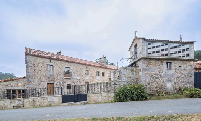 Arteixo House | Country House 'Arijón' with Sea View, Private Pool and Wi-Fi