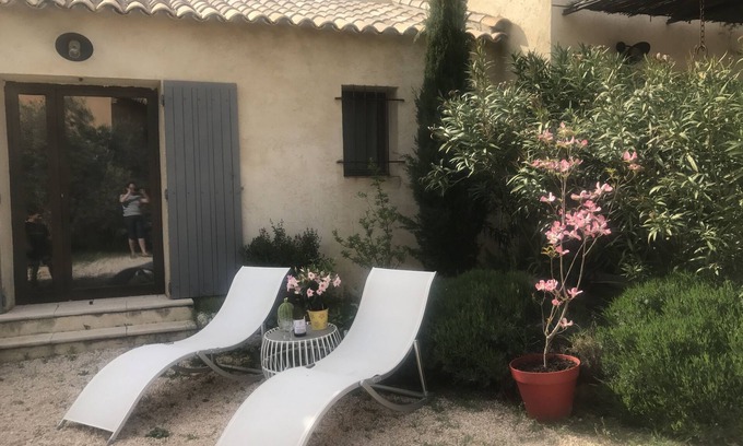 Merindol Apartment | Country house at the foot of the Luberon
