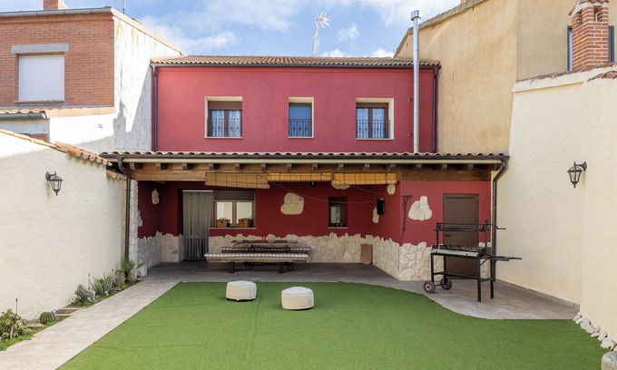 Sanchidrian House | Country House 'Aurora' with Private Pool, Private Garden and Wi-Fi