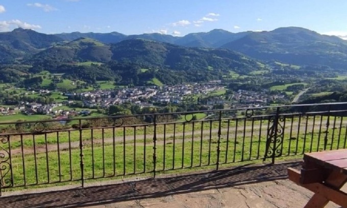 Baztan House | Country House 'Autxikoborda Bajo' with Mountain View, Private Garden and Wi-Fi