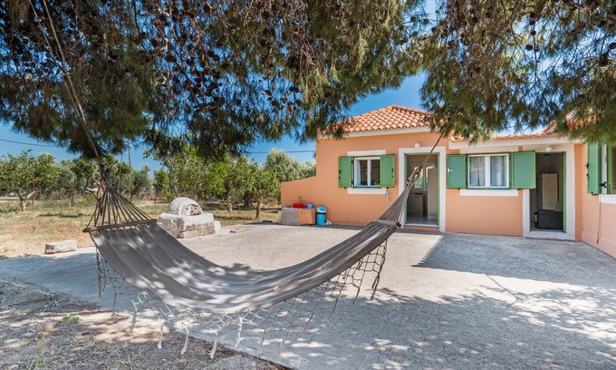 Mantzavinata House | Country House 'Avra' with Private Terrace, Wi-Fi and Air Conditioning