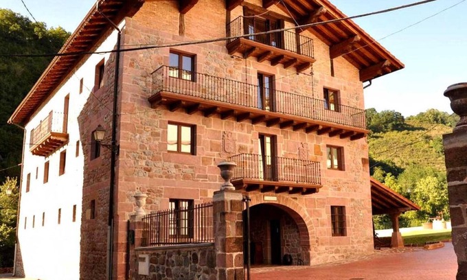 Oronoz House | Country House 'Barbenea' with Mountain View, Private Garden and Wi-Fi