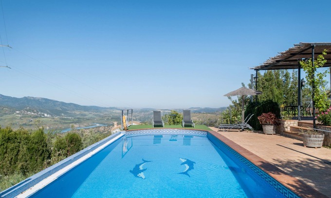 El Gastor House | Country House 'Bella Vista El Gastor' with Lake View, Private Pool and Wi-Fi