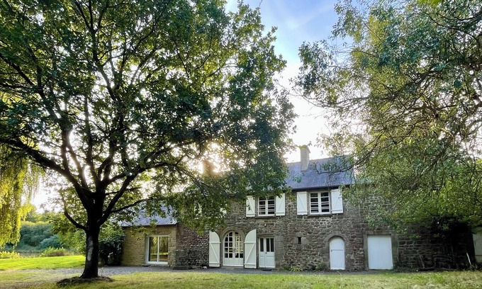 Longaulnay House | Country house between Rennes and Dinan with large pond and garden!