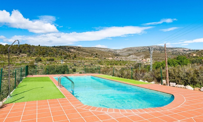 Vilar de Canes House | Country House 'Casa Dragons' with Mountain View, Shared Pool and Wi-Fi