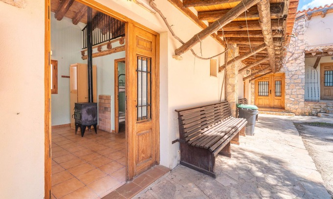 Sinarcas Cabin | Country House 'Cabañas Rusticas 3' with Mountain View, Shared Pool and Wi-Fi