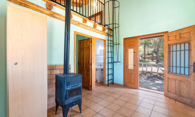 Sinarcas Cabin | Country House 'Cabañas Rusticas 8' with Mountain View, Shared Pool and Wi-Fi