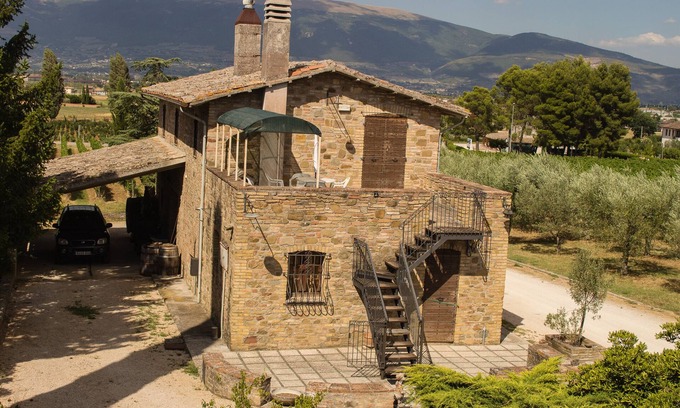 Cantalupo Other | Country House Carmelita - a rustic stone manor house into the vineyards