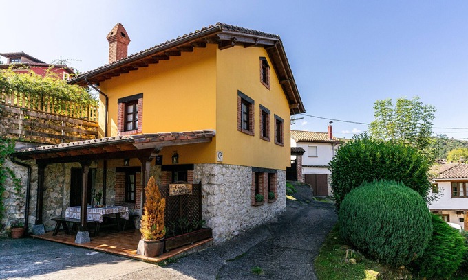 Mestas de Con House | Country House 'Casa Raquel' with Mountain View and Private Garden