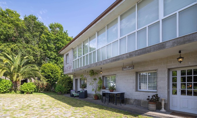 A Estrada House | Country House 'Casa Da Carballeira' with Mountain View, Private Garden and Wi-Fi