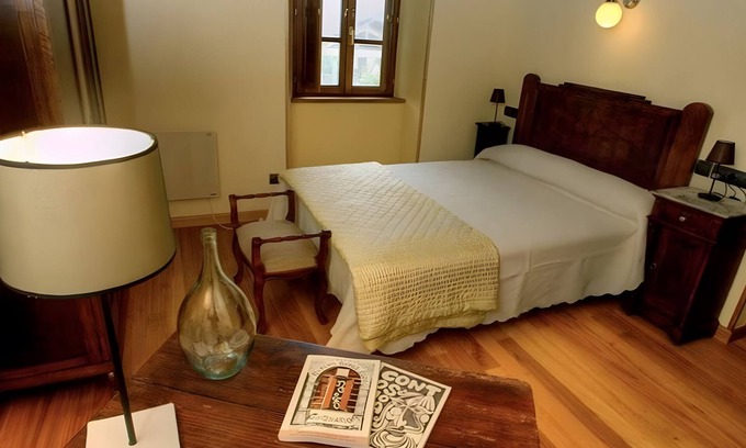 Mondonedo House | Country House 'Casa Da Penela - O Pozo' with Mountain View, Shared Terrace and Wi-Fi