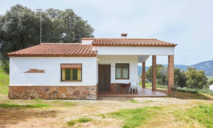 Aldeaquemada House | Country House 'Casa La Encina' with Mountain View, Shared Pool and Air Conditioning