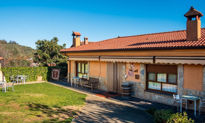 Sotoserrano House | Country House 'Casa Rural Arroal I' with Mountain View, Wi-Fi and Air Conditioning
