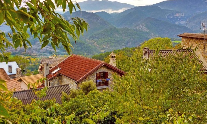 Belsierre House | Country House 'Casa Pirinea' with Mountain View and Wi-Fi