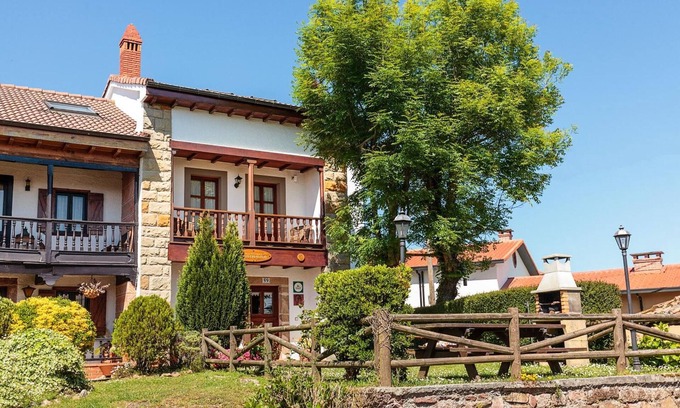 Cabranes House | Country House 'Casa Rosaura' with Mountain View, Private Terrace and Wi-Fi