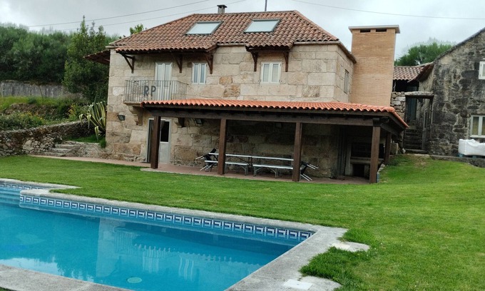 Covelo House | Country House 'Casa Rural Rectoral De Prado' with Mountain View, Private Pool and Private Terrace