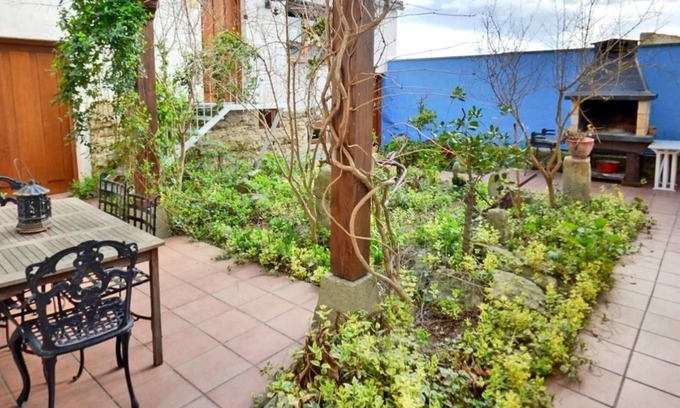 Lerin House | Country House 'Casa Rural La Tahona' with Private Terrace, Wi-Fi and Air Conditioning