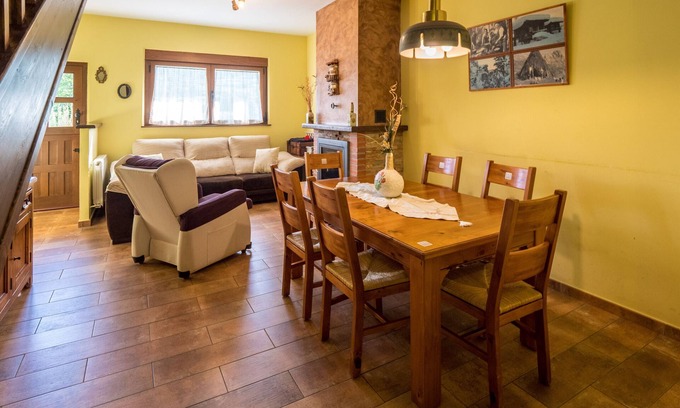 Prioro House | Country House 'Casa Rural El Serrano' with Mountain View, Shared Terrace and Private Garden