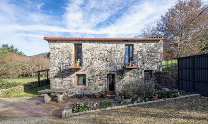A Lama House | Country House 'Chan Da Ra' with Mountain View, Private Pool and Private Terrace