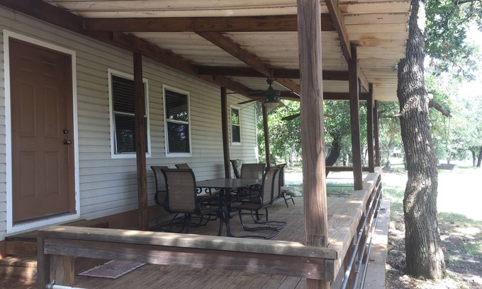 Fredericksburg House | Country house cottage