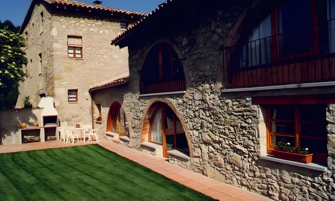 Berga House | Country House 'Cobert De Vilaformiu' with Mountain View, Shared Pool and Private Terrace