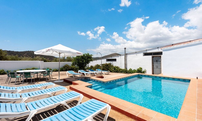 Archidona House | Country House 'Cortijo De La Vía' with Mountain View, Private Pool and Wi-Fi