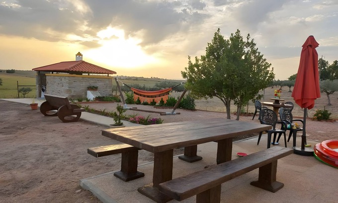 Idanha-a-Nova Apartment | Country House Das Oliveiras with Private Terrace, Shared Garden and Air Conditioning