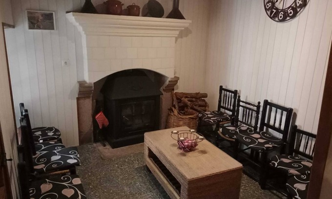 Valdeverdeja House | Country House 'El Canchal De Eladia' with Mountain View, Wi-Fi and Air Conditioning