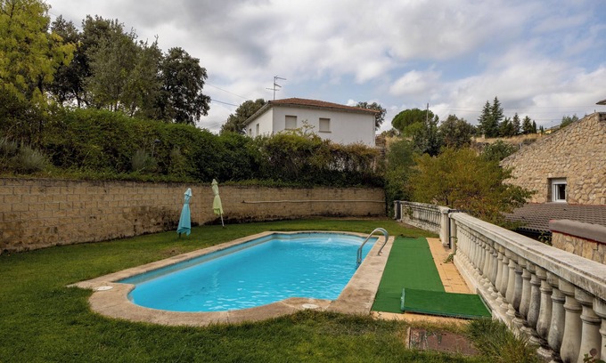 Burgohondo House | Country House 'El Calderillo' with Mountain View, Wi-Fi and Air Conditioning
