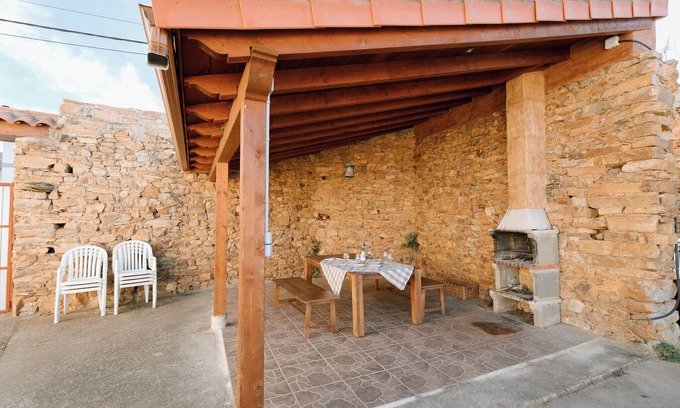 Otero de Bodas House | Country House 'El Cañico' with Mountain View, Private Terrace and Wi-Fi