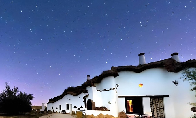 Benalua de Guadix House | Country House 'El Granado' with Shared Pool, Wi-Fi and Air Conditioning