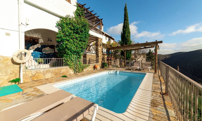 Laroya House | Country House 'El Mirador' with Mountain View, Wi-Fi and Air Conditioning