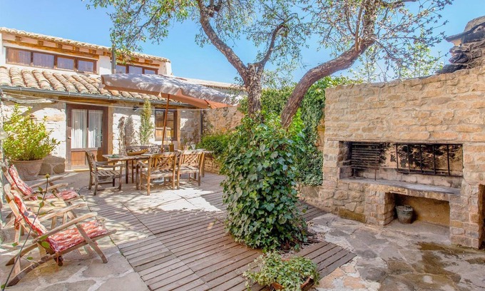 La Cuevarruz House | Country House 'El Rincón De Los Frailes' with Mountain View, Private Terrace and Wi-Fi
