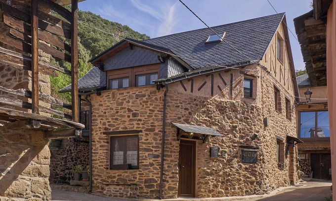 Bembibre House | Country House 'El Sardón 2' with Mountain View, Wi-Fi and Air Conditioning