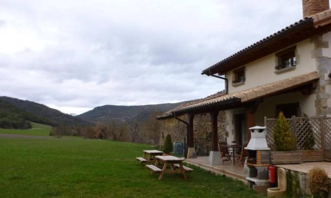 Lizoain House | Country House 'Enarakabi' with Mountain View, Private Terrace and Wi-Fi