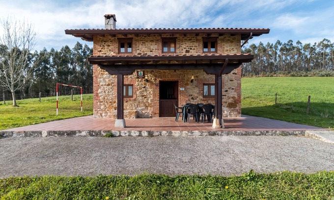Barcena de Cicero House | Country House 'Alba' with Mountain View, Private Garden and Balcony