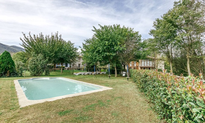 Santa Margarida de Bianya House | Country House 'El Graner' with Mountain View, Shared Pool and Wi-Fi