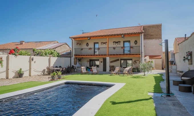 Moraleja del Vino House | Country House 'Cepa Alta Del Hocillo' with Private Pool, Private Garden and Wi-Fi