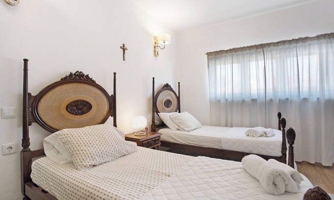 Fatima House | Country House 'Fátima - Casa Inteira' with Shared Terrace, Shared Garden and Wi-Fi