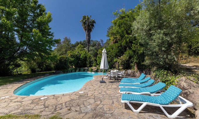 Candeleda Villa | Country House 'Finca La Lobera' with Mountain View, Wi-Fi and Air Conditioning