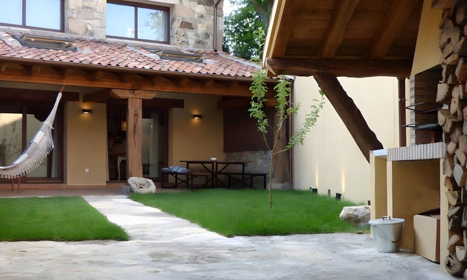 Matabuena House | Country House 'Fuentebuena' with Mountain View, Private Terrace and Wi-Fi