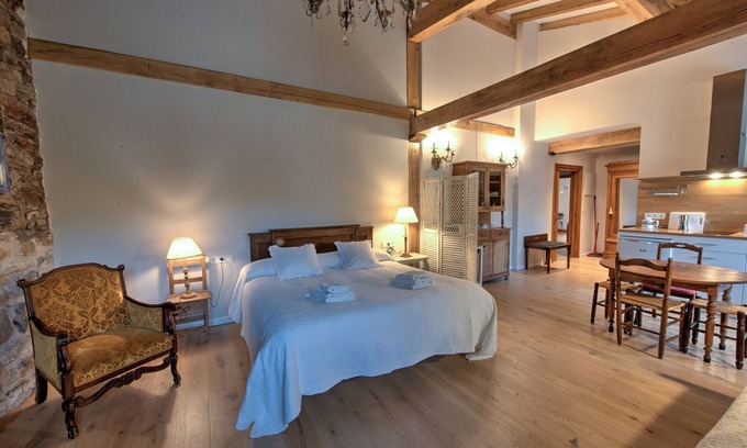 Olaskoegia House | Country House 'Ibarrolabekoa' with Mountain View, Private Garden and Wi-Fi