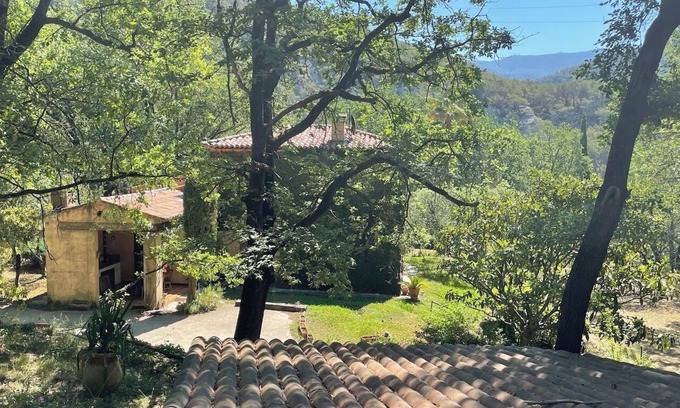 Castelli House | Country house in a natural wooded setting in a 3-hectare park