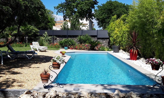 Caux House | Country house in a wooded estate with swimming pool