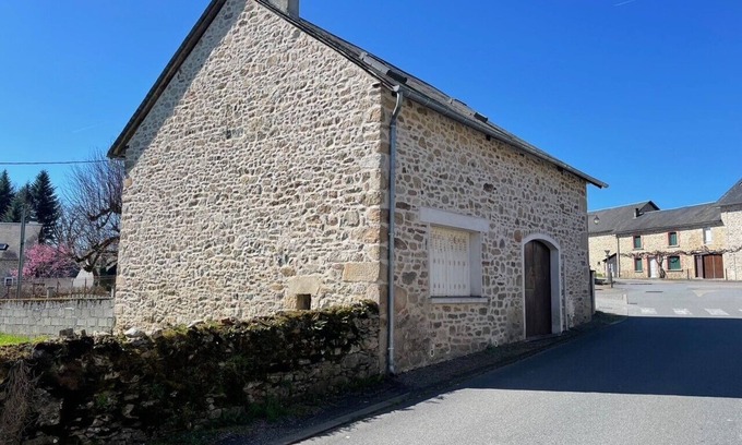 Peyrissac House | Country house in Corrèze 2 Bedrooms with GARDEN furnished Vintage